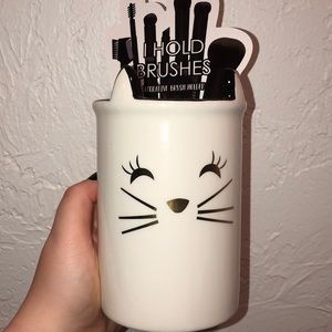 Kitty Brush Holder